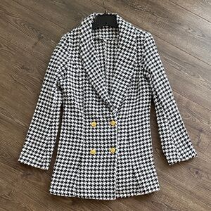 Stylish Houndstooth Blazer with Gold buttons NWOT Small